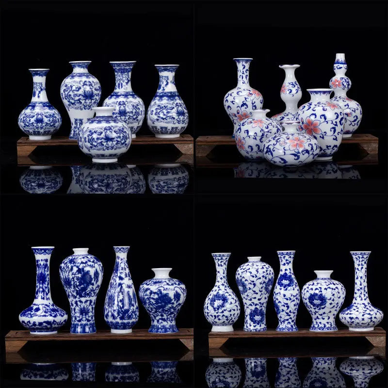 Une magnifique collection de vases en porcelaine chinoise aux motifs bleus et blancs, disposée sur des étagères en bois avec des reflets sur le sol sombre.