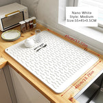 tapis cuisine silicone gris rayures ondulées moderne antidérapant assiettes cuillères verres bols