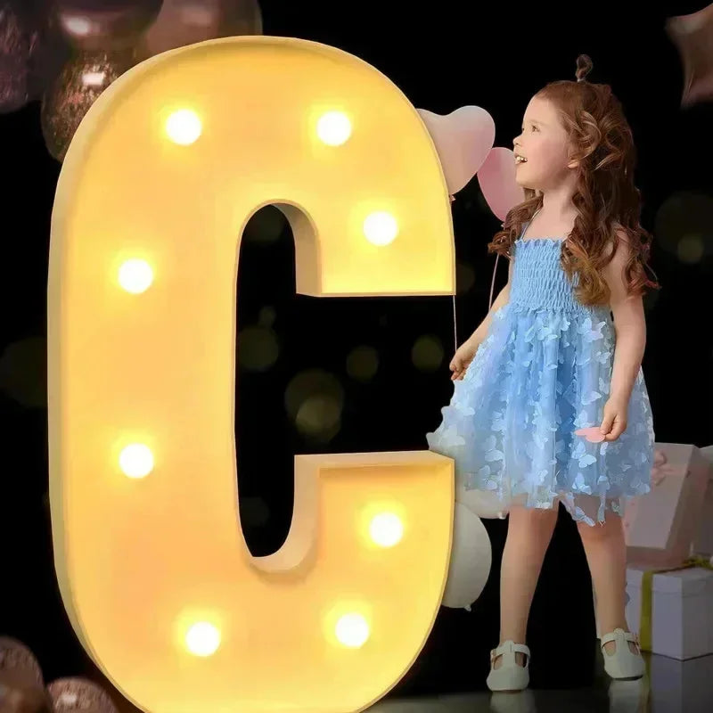 Lettre lumineuse dorée 100cm pour fête et célébration spéciale