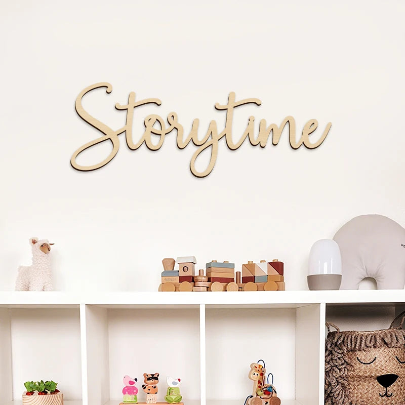 lettres suspendues bois naturel écriture cursive chambre enfant deco mur moderne