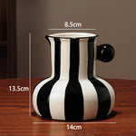 vase table céramique moderne rayé bleu rouge vert blanc noir
