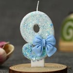 décoration anniversaire bougie chiffre paillettes argentées bleu clair festive tringle métallique simple élégante cute