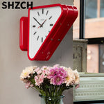 horloge murale triangulaire vintage rouge noir aiguille métal brillant fixée mur industriel