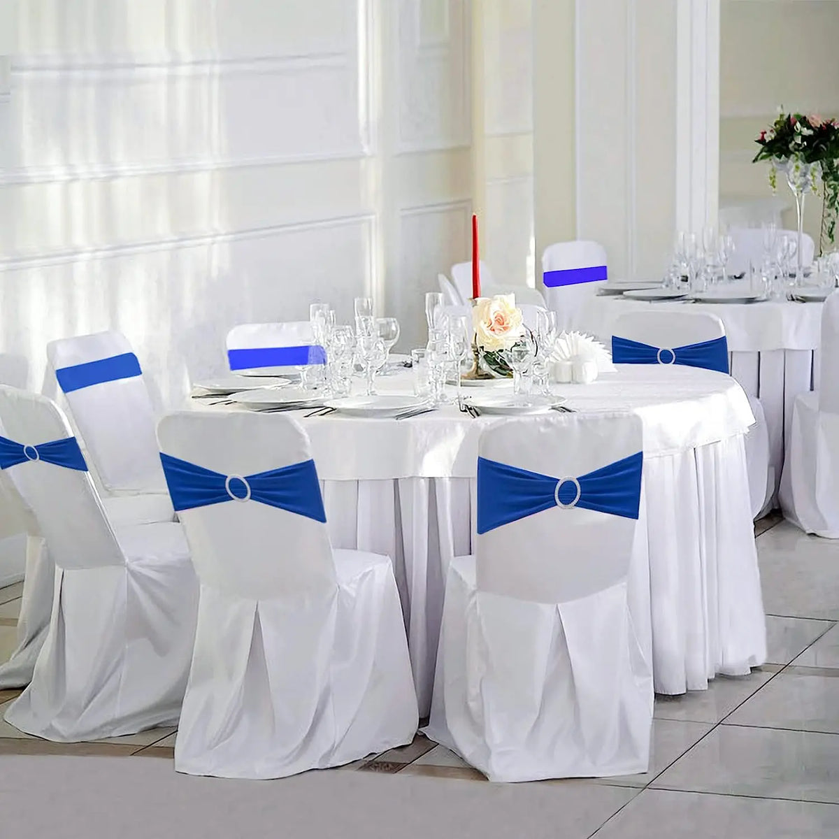 rubans décoratifs chaises mariage bleu vif blanc nœud boucle argentée opaques événementiels