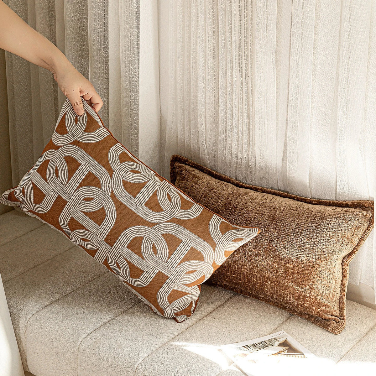 housse coussin rectangle polyester marron motif géométrique blanc contemporain décoration intérieure voiture