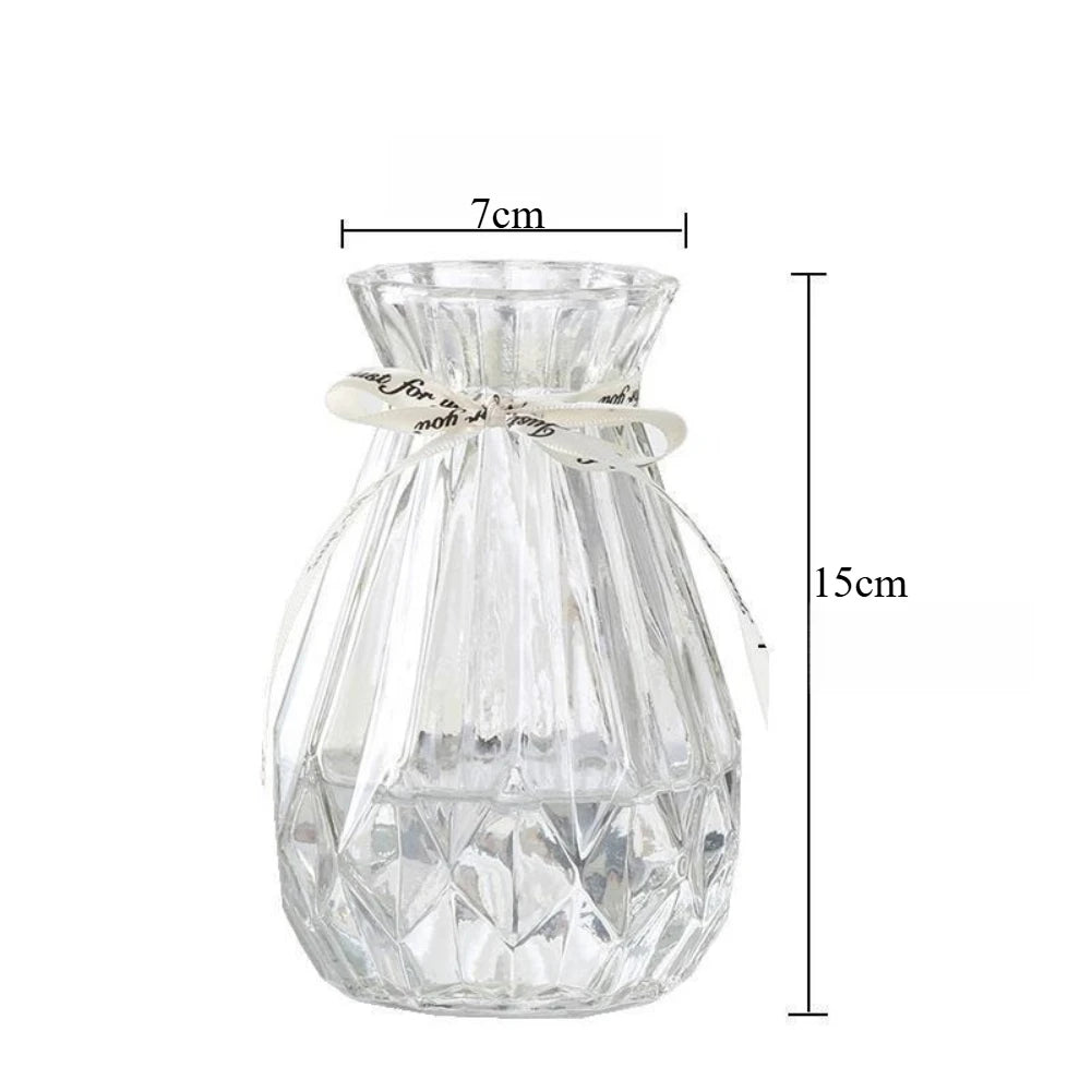 vases modernes élégants couleurs bleu violet rose facettes rayures opaques décoration intérieure arrangement fleurs