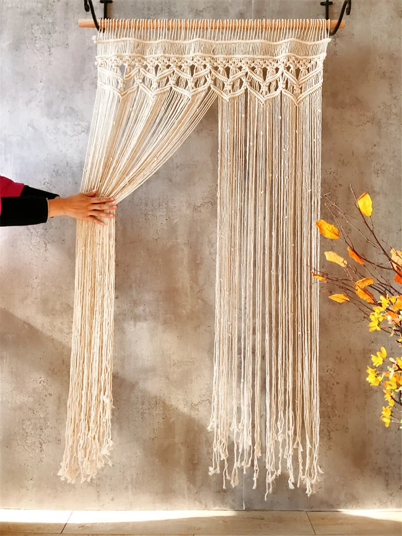 rideau macramé blanc cassé motifs géométriques franges boho chic crochets métalliques decoration interieur tissu