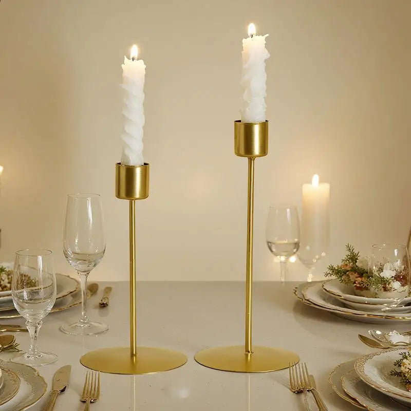 chandeliers moderne or bougies torsadées décoration intérieur minimaliste