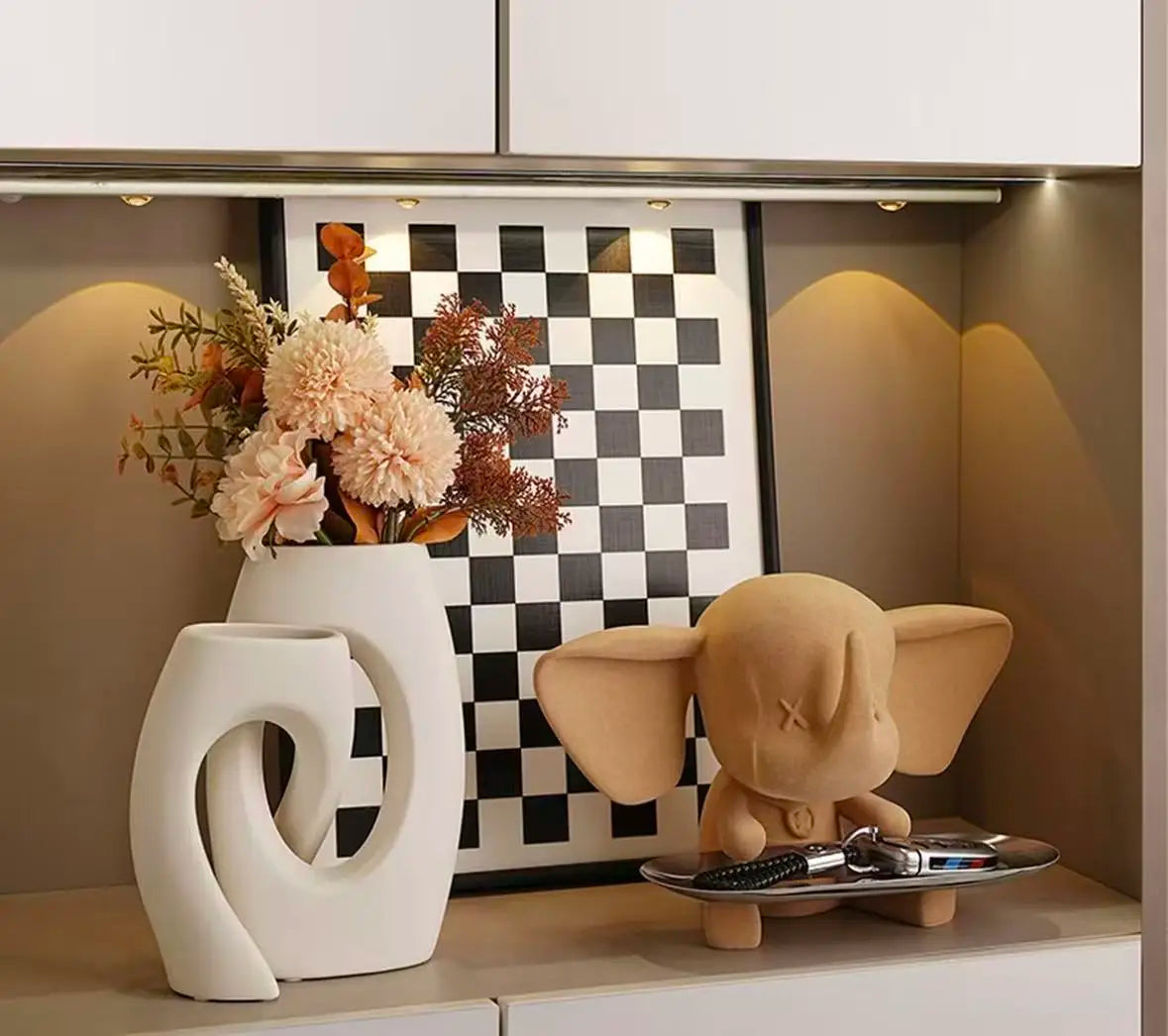 figurines résine cerf décoration maison vase blanc magazine vogue éclairage barre lumineuses meubles blancs