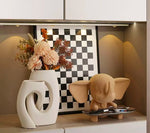 figurines résine cerf décoration maison vase blanc magazine vogue éclairage barre lumineuses meubles blancs