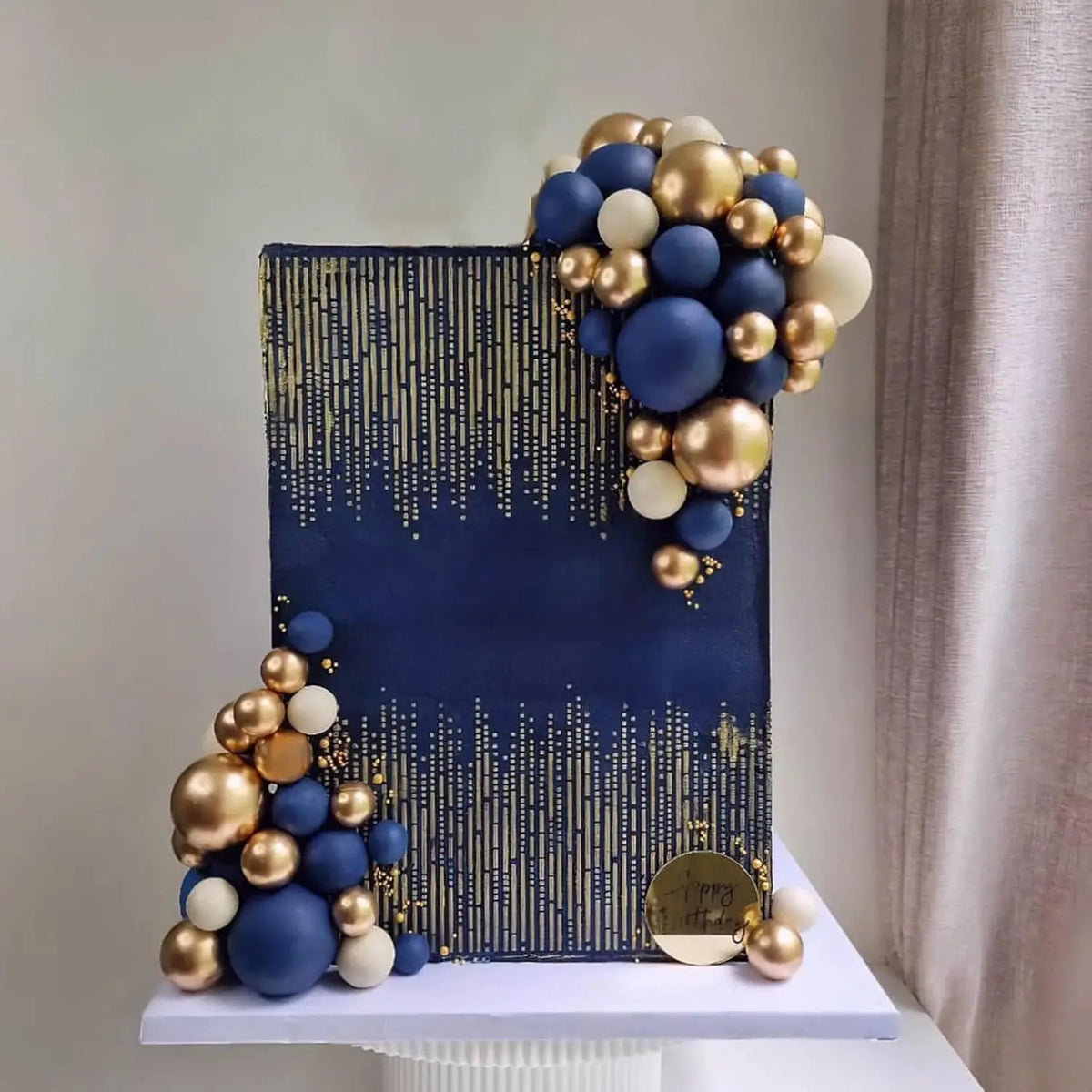 décorations gâteau doré blanc bleu moderne cercles feuilles textes anniversaire mariage baptême