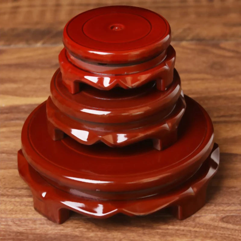 supports ronds exposition objets rouge foncé marron brillant pieds sculptés traditionnel inspiration asiatique ensemble