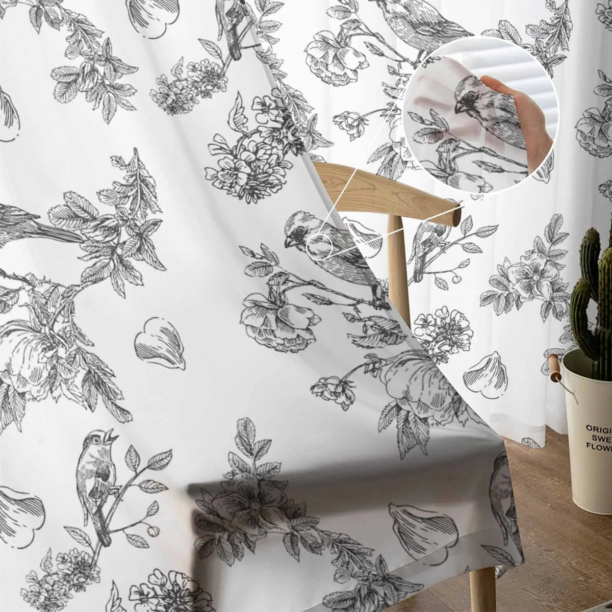 Rideaux élégants à motifs floraux et d'oiseaux pour une décoration intérieure raffinée. Apporte une touche de nature et de sophistication à votre salon ou chambre. Design intemporel parfait pour créer une ambiance apaisante et chaleureuse. Découvrez comment ces rideaux peuvent transformer votre espace avec style et charme.
