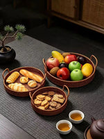panier rotin marron tissage traditionnel rustique poignées vintage doily blanc snacks
