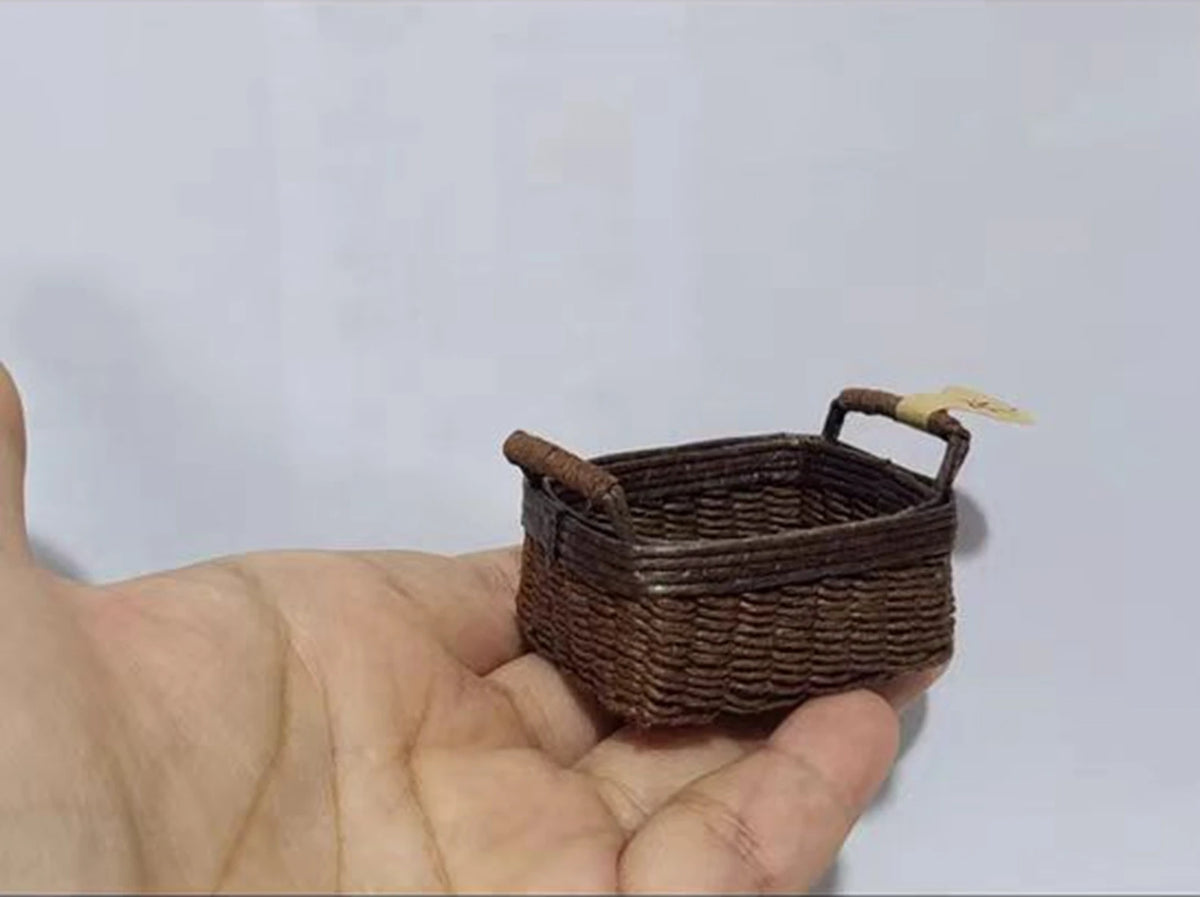 miniature panier osier rustique accessoires maison poupée décoration rangement paille naturel artisanal