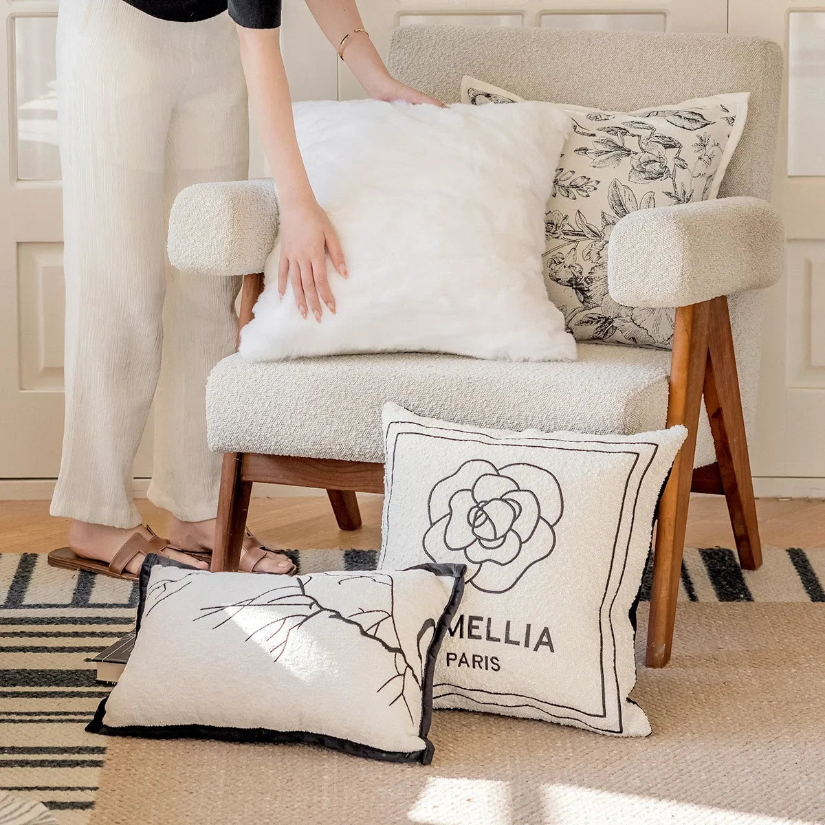 coussin décoratif moderne motif floral blanc nordique polyester jacquard adhésif