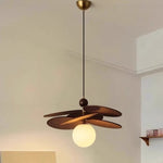 ventilateur suspendu moderne marron clair lames bois sphères translucides minimaliste
