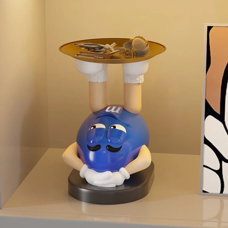 figurines cartoon personnages couleurs vert bleu orange jaune sourires maison salon chambre nordic
