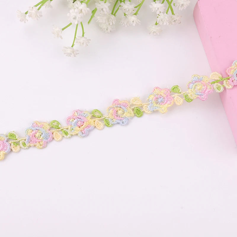 ruban décoratif brodé fleurs rose violet jaune vert polyester largeur cm fleurs brodées opaquet