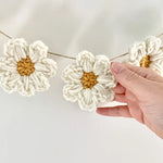 guirlande décorative fleurs crochetées blanc jaune bohème champêtre enfantin living room mariage birthday party