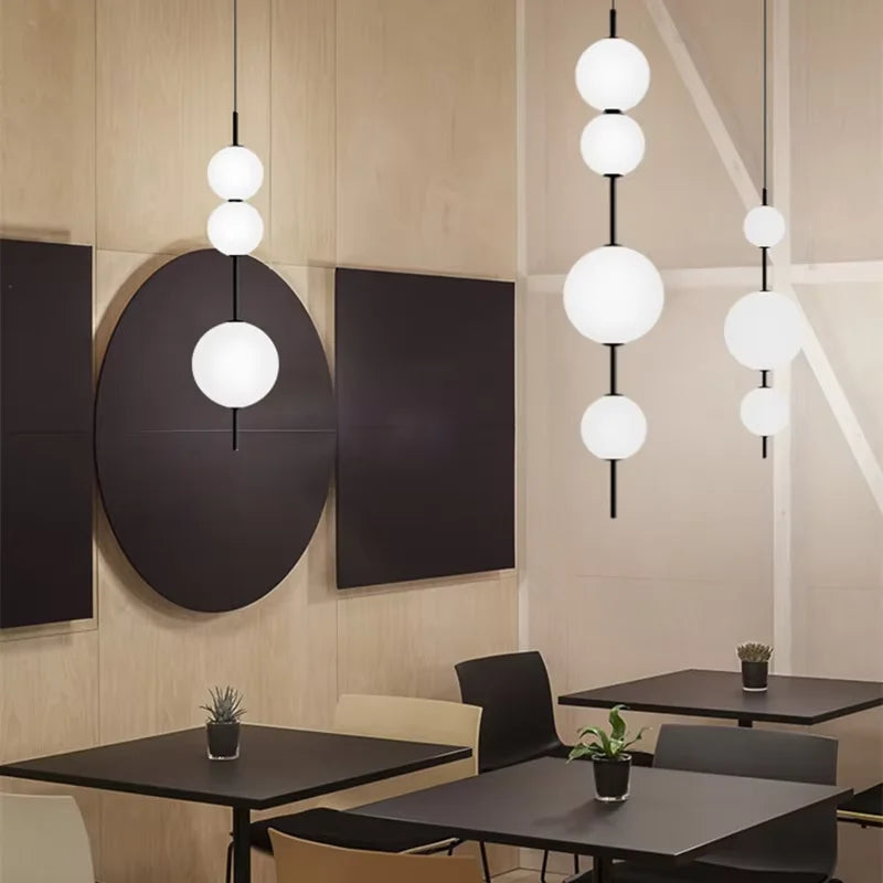 lustre suspension boules verre blanc moderne opalescent encastré minimaliste chambre salle manger