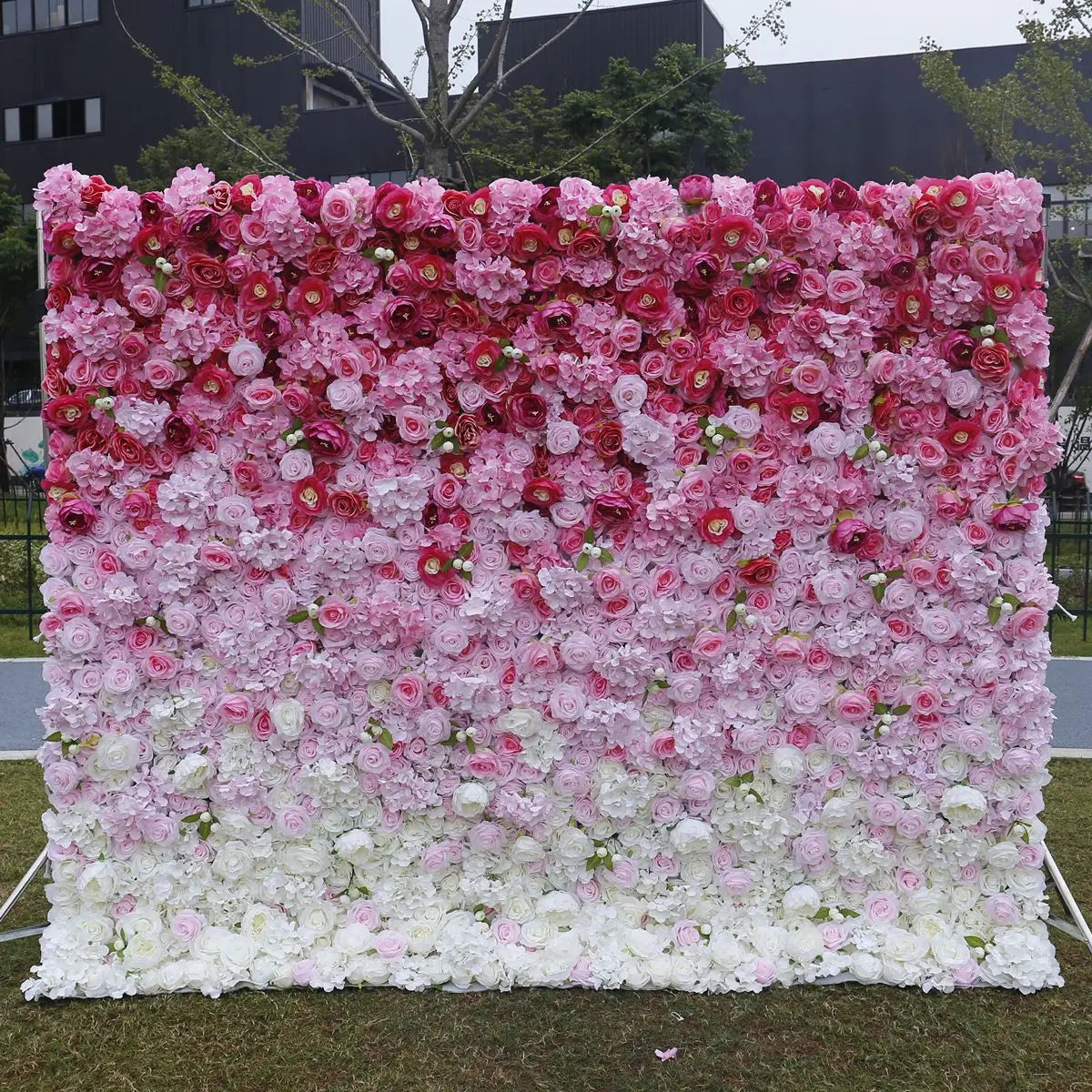 panneau floral decoratif blanc rouge fleurs artificielles toile fond mariage mur fleurs decoratif