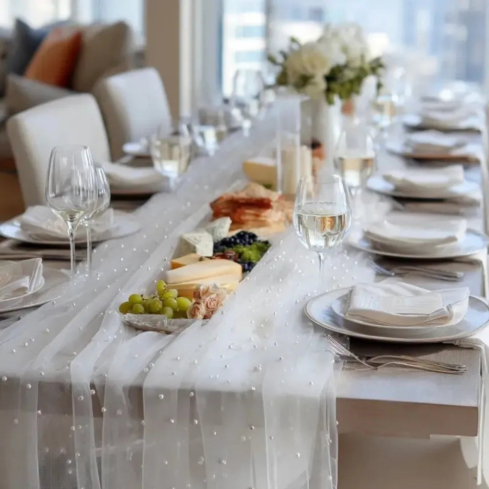 nappe décorative rose blanche couteaux fourchettes verres bougies semi transparent festive élégante plissée tissu