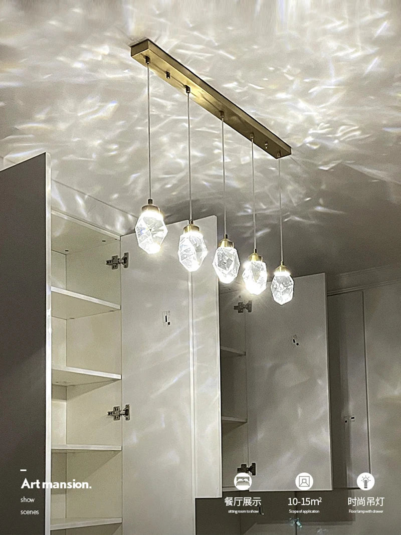 lampe suspendue or transparent cristal facettes géométriques moderne élégante tringles câbles