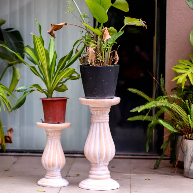 support plante colonne classique rose pâle beige rayures verticales texture sculptéeextérieur vintage robuste