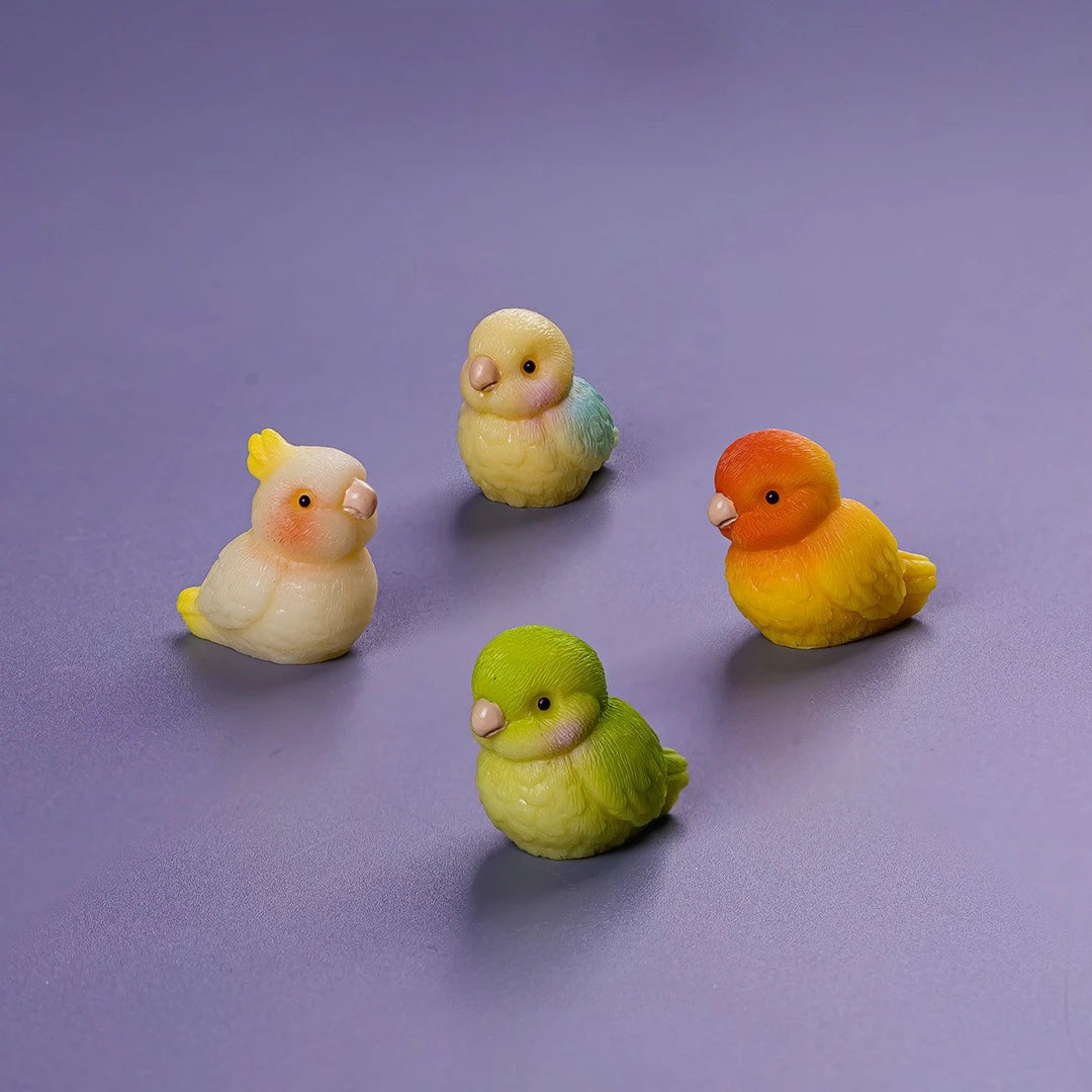 ornements miniature oiseaux mignons résine jaune orange vert blanc crème