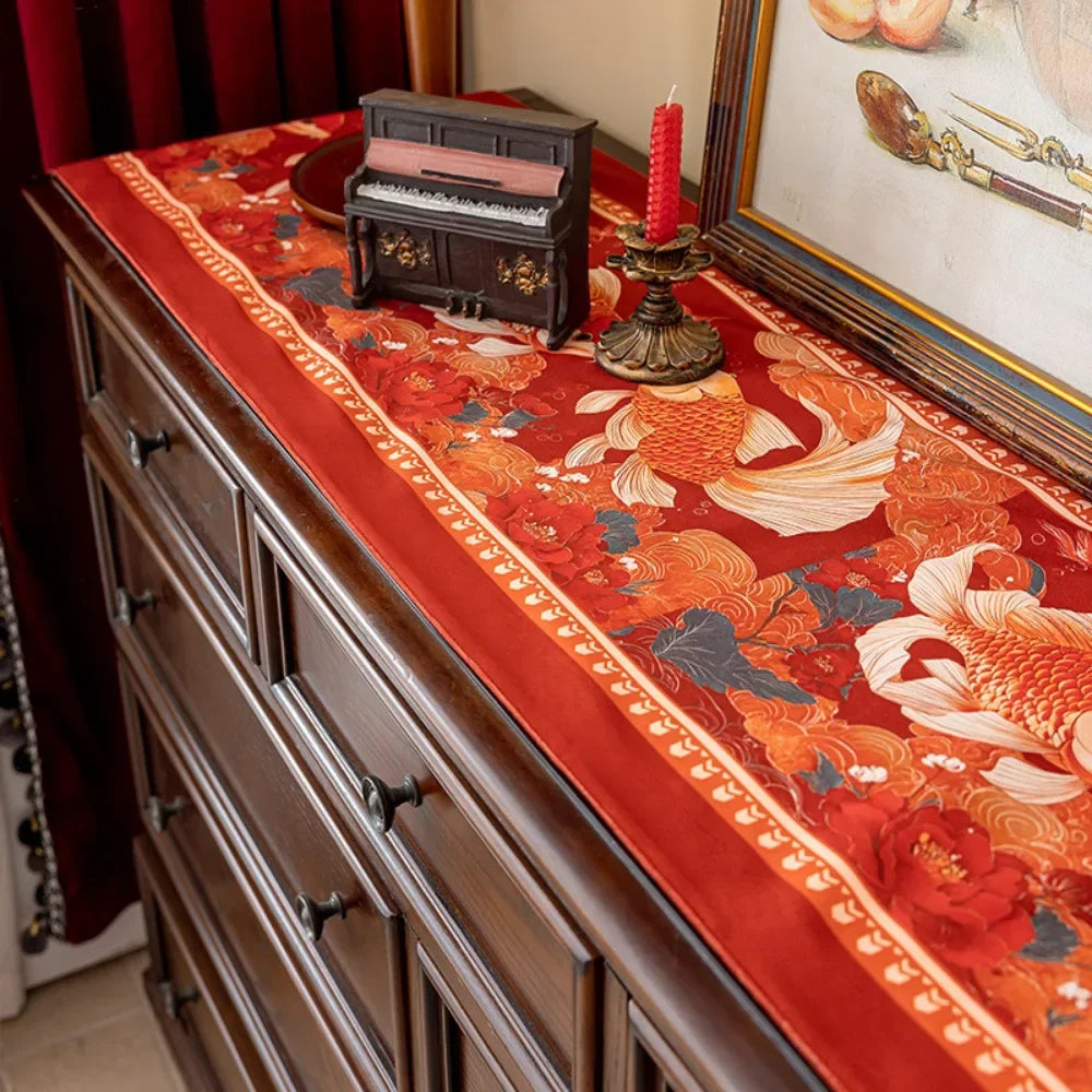 nappe rouge poissons dorés fleurs franges pompons décoration festive asiatique table maison coton polyester