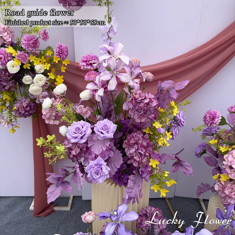 décoration événement extérieur mariage anniversaire roses fleurs variées feuillage dense tissu rouge romantique élégant
