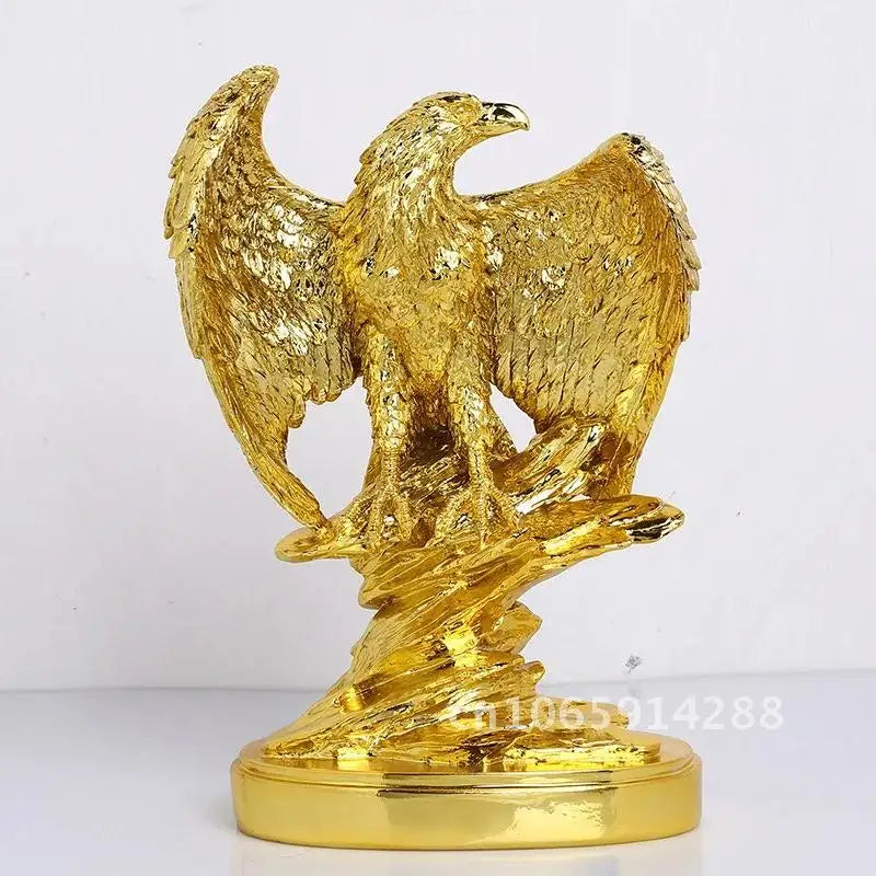 statue or aigle plumes détaillées surface brillante classique décorative résine posé socle rocheux