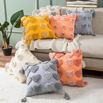 coussin brodé géométrique moderne toile coton couleur beige pompons décoratif