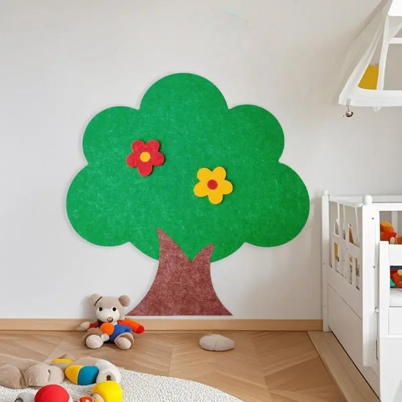 panneau mural arbre feutre vert rouge jaune rose orange décoration enfantine chambre classe