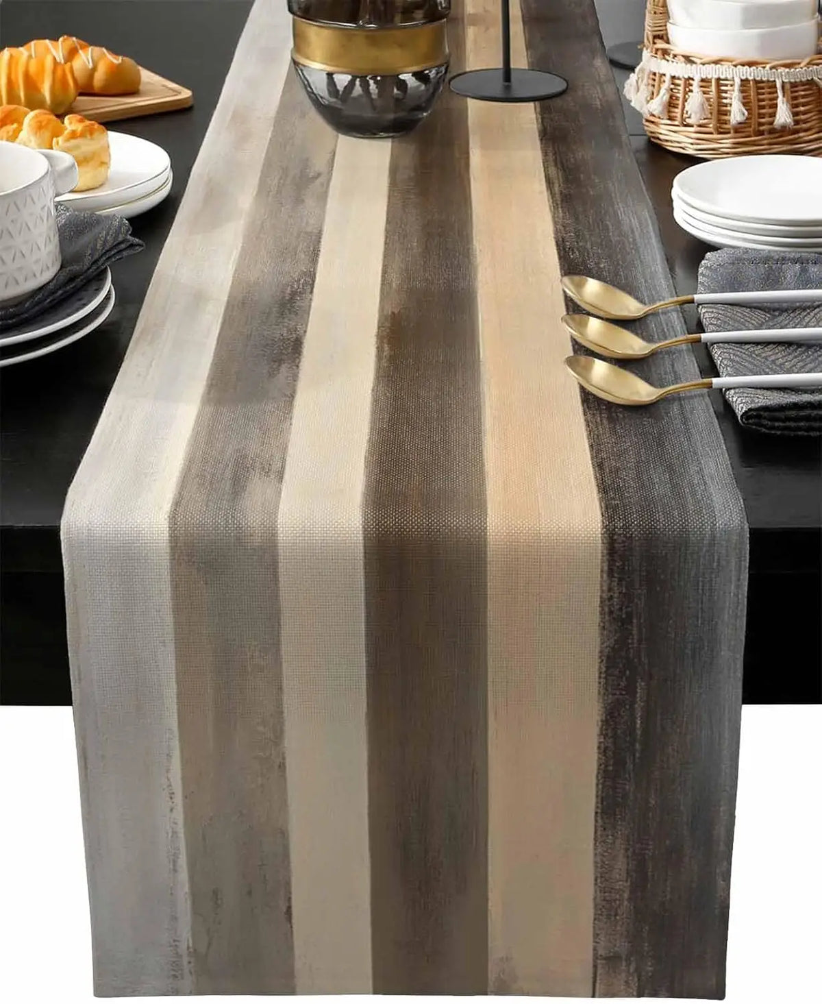 nappe lin moderne stripes marron gris assiettes blanches couverts dorés bougies fleurs fruits