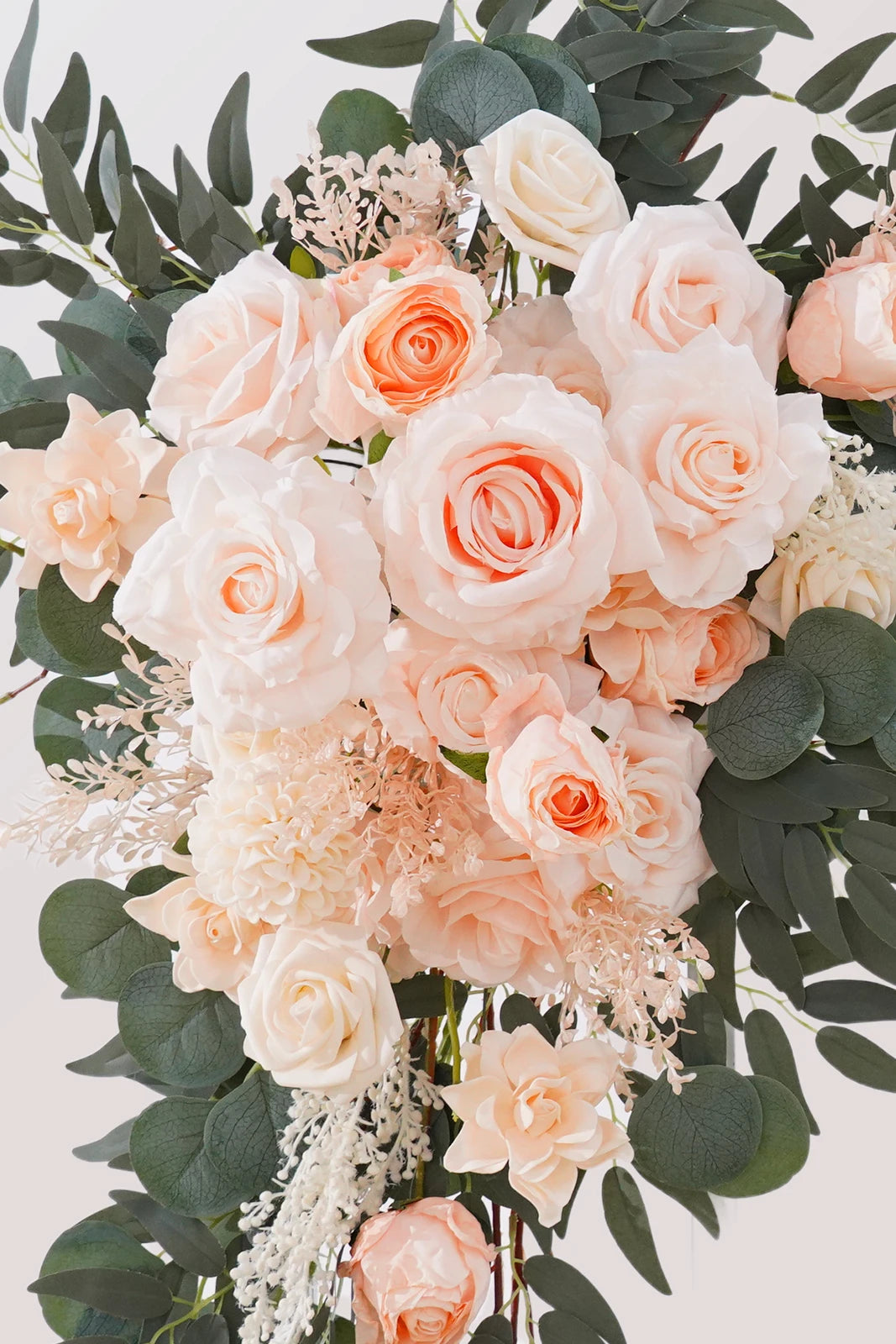 Arche mariage romantique fleurs artificielles rideaux gaze soie naturelle extérieureDecoration événement