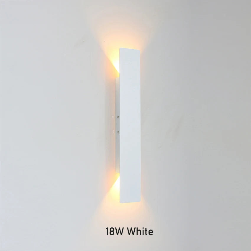 Lampes murales LED modernes noires blanches dorées effet brossé minimaliste fixées mur