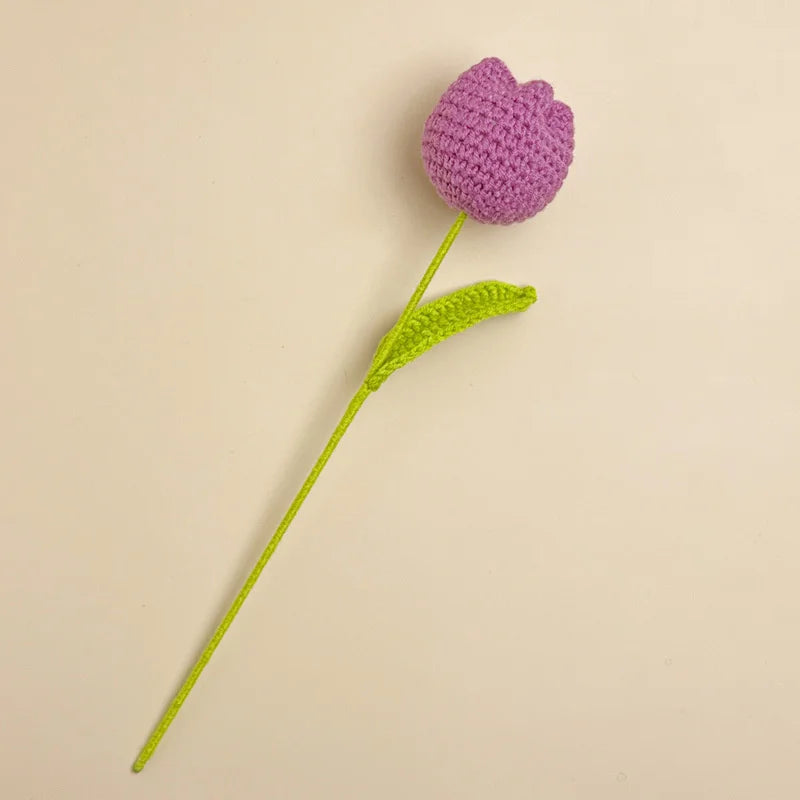 fleurs artificielles tricotées violettes blanches vertes décoration maison saint valentin anniversaire mariage tricot artisanalintérieur