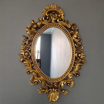 miroir ovale doré ornements floraux baroques accessoire décoration intérieure classique fixations murales
