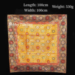 écharpe ethnique motifs floraux couleurs vives texture satinée traditionnelle 100x100cm