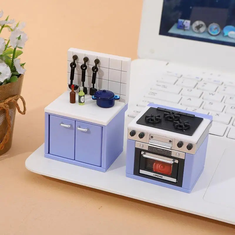 miniature cuisine accessoires mat violet clair moderne évier meubles couteau poêle bouteilles