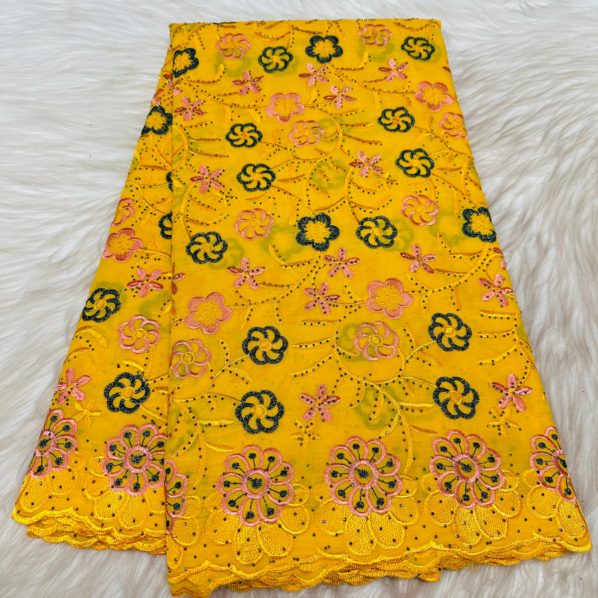 tissu dentelle coton brodé fleurs motif broderie africaine voile suisse vêtement élégant