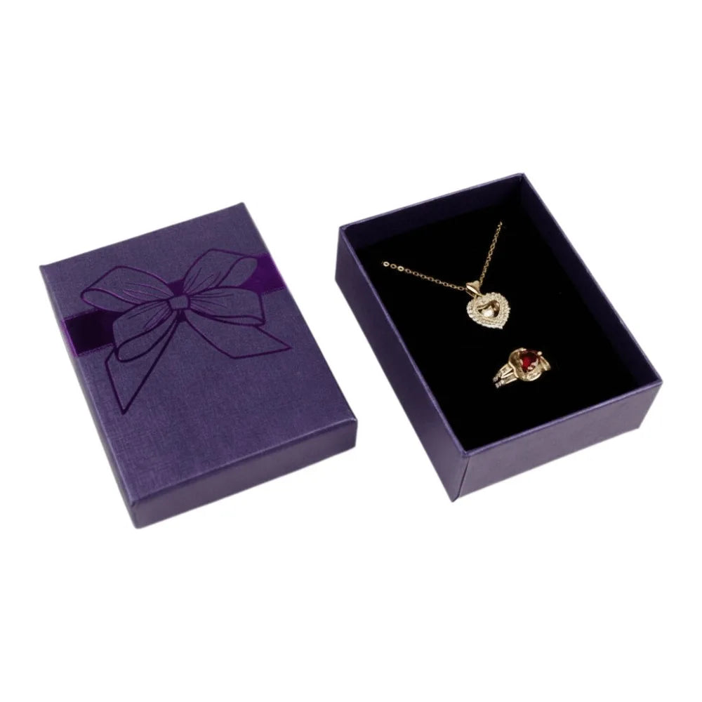boîte rangement bijoux or rouge argent noir brillants rubis classique élégant pendentifs fermeture éclair