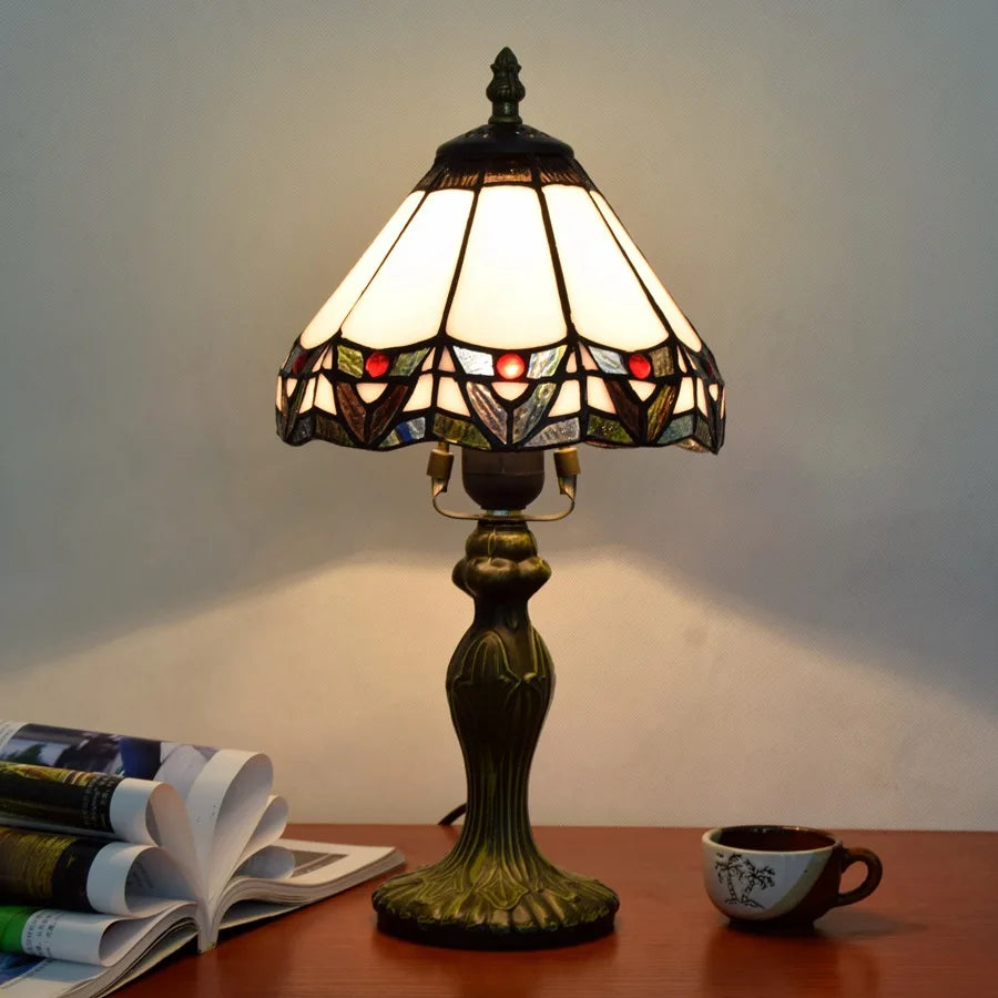 lampe table tiffany verre coloré motifs géométriques vert marron blanc rouge bleu traditionnelle chambre