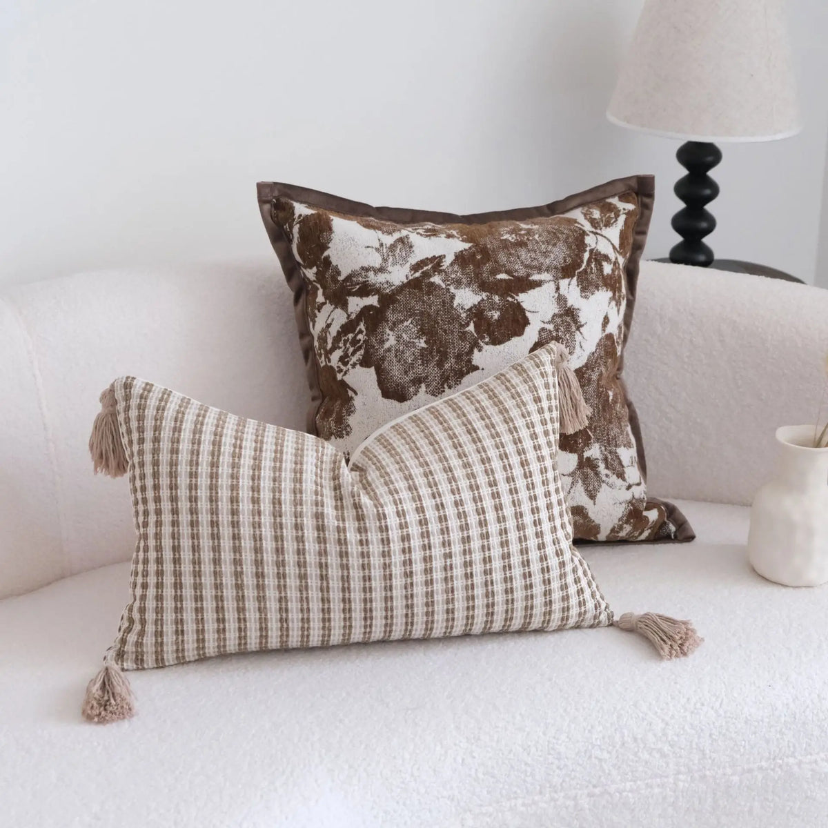coussins décoratifs rustique motif floral opacité beige marron salon lit