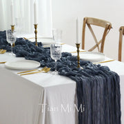 chemin table blanc bleu marine plissé semi transparent gaufré nappe opaque festive élégante assiettes