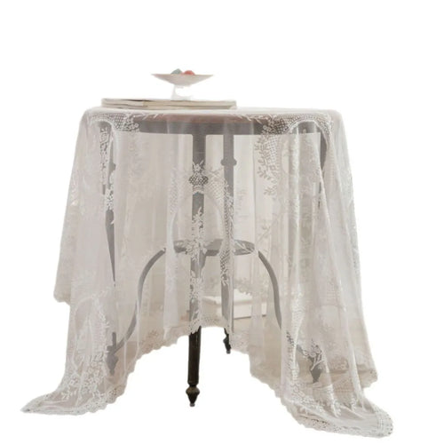 nappe table blanche broderie florale translucide vintage mariage fête restaurantextérieur