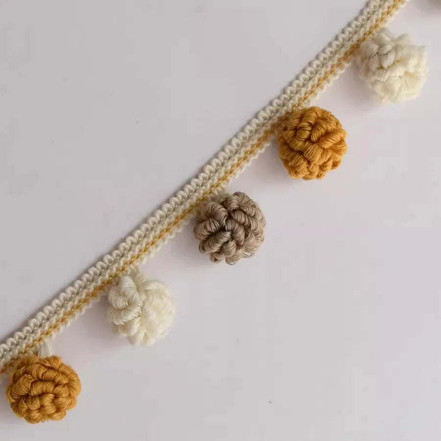 ruban décoratif pompons franges rideaux canapé décoration intérieure artisanale