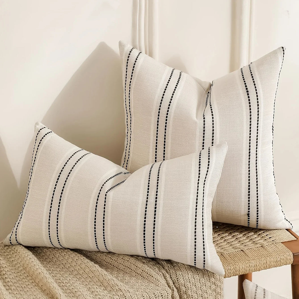coussins décoratifs bohémiens rayures verticales crème noir tissu minimaliste fermeture éclair salon chambre
